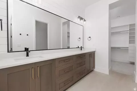 Bath - 668 E Pine St, Washington, UT 84780 photo 5 of 14