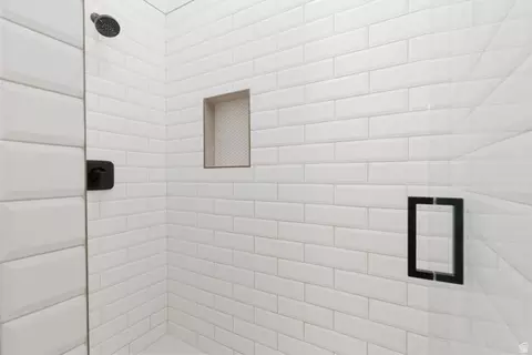 Bath - 668 E Pine St, Washington, UT 84780 photo 10 of 14