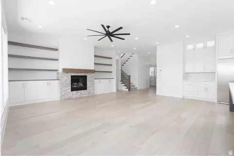 Living - 668 E Pine St, Washington, UT 84780 photo 3 of 4