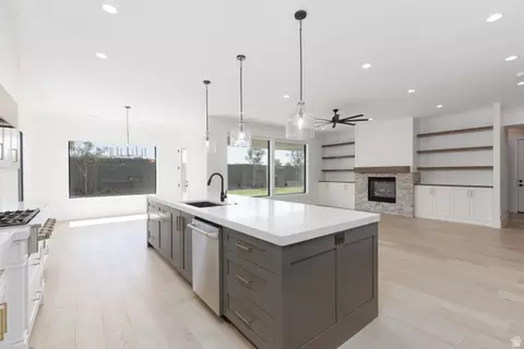 Kitchen - 668 E Pine St, Washington, UT 84780 photo 6 of 6