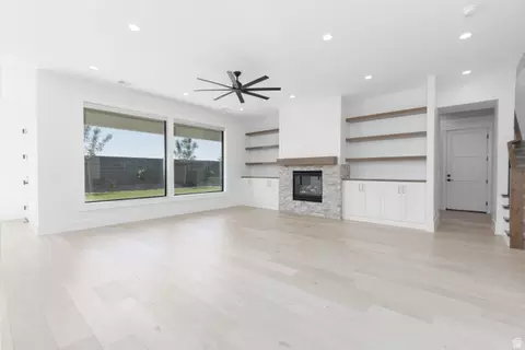 Living - 668 E Pine St, Washington, UT 84780 photo 2 of 4