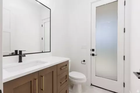 Bath - 668 E Pine St, Washington, UT 84780 photo 3 of 14