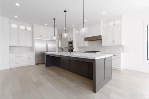 Kitchen - 668 E Pine St, Washington, UT 84780 photo 1 of 6