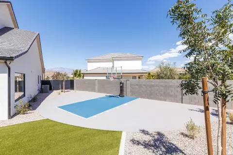 Exterior - 668 E Pine St, Washington, UT 84780 photo 8 of 10