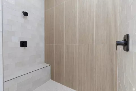 Bath - 668 E Pine St, Washington, UT 84780 photo 6 of 14