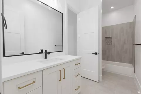 Bath - 668 E Pine St, Washington, UT 84780 photo 7 of 14