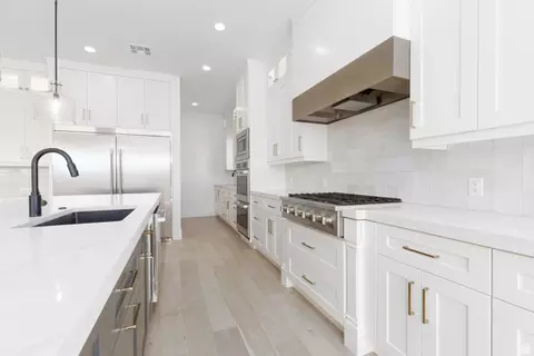 Kitchen - 668 E Pine St, Washington, UT 84780 photo 3 of 6