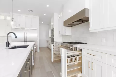 Kitchen - 668 E Pine St, Washington, UT 84780 photo 2 of 6