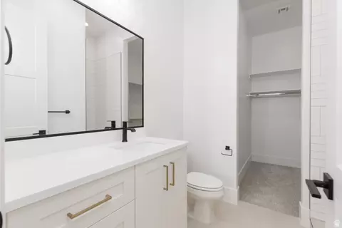 Bath - 668 E Pine St, Washington, UT 84780 photo 13 of 14