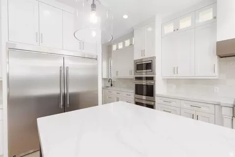 Kitchen - 668 E Pine St, Washington, UT 84780 photo 4 of 6