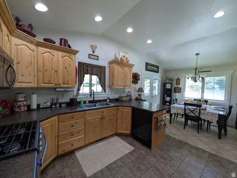 Kitchen - 1858 E Riverview Dr, Preston, ID 83263 photo 2 of 3
