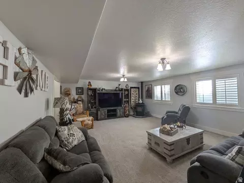 Living - 1858 E Riverview Dr, Preston, ID 83263 photo 3 of 4