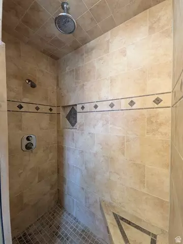 Bath - 1858 E Riverview Dr, Preston, ID 83263 photo 2 of 5