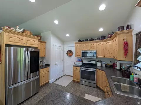 Kitchen - 1858 E Riverview Dr, Preston, ID 83263 photo 1 of 3