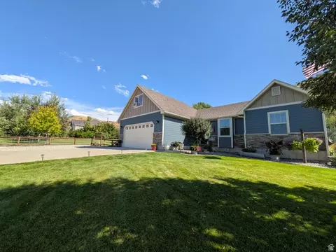 Exterior - 1858 E Riverview Dr, Preston, ID 83263 photo 4 of 34