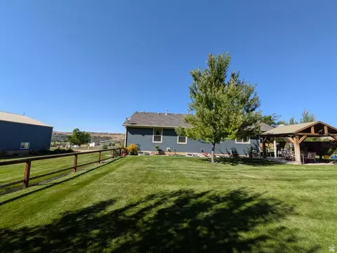 Exterior - 1858 E Riverview Dr, Preston, ID 83263 photo 7 of 34