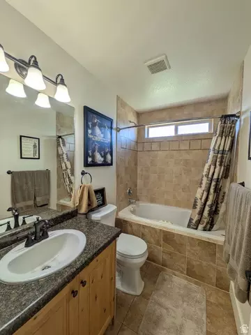 Bath - 1858 E Riverview Dr, Preston, ID 83263 photo 3 of 5