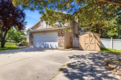 Exterior - 7712 S 520 E, Midvale, UT 84047 photo 2 of 8