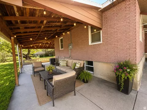 Exterior - 110 W 1700 S, Bountiful, UT 84010 photo 4 of 7