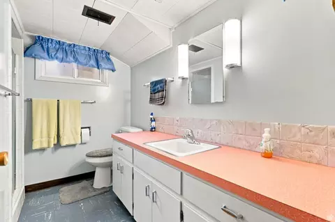 Bath - 702 N 150 W, Logan, UT 84321 photo 2 of 3