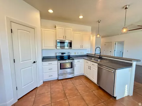 Kitchen - 730 E 590 S, Ivins, UT 84738 photo 1 of 2