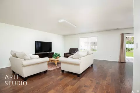 Living - 342 S Willow Patch Rd, Lehi, UT 84043 photo 2 of 6