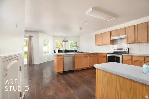 Kitchen - 342 S Willow Patch Rd, Lehi, UT 84043 photo 2 of 3