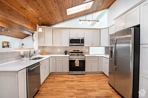 Kitchen - 2407 E Hunts End Dr, Sandy, UT 84092 photo 4 of 4