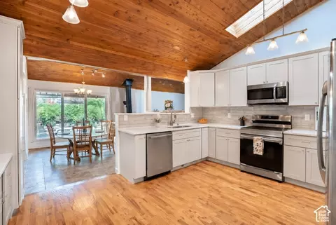 Kitchen - 2407 E Hunts End Dr, Sandy, UT 84092 photo 2 of 4