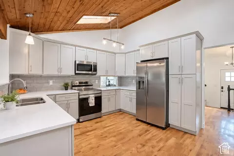 Kitchen - 2407 E Hunts End Dr, Sandy, UT 84092 photo 3 of 4