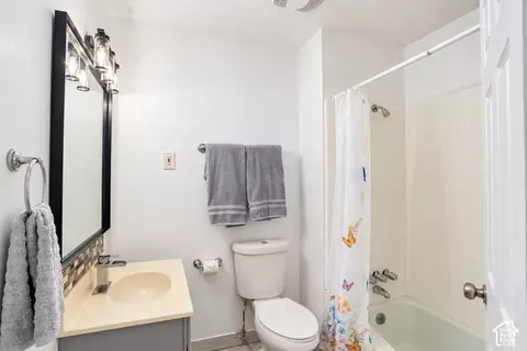 Bath - 2407 E Hunts End Dr, Sandy, UT 84092 photo 2 of 4