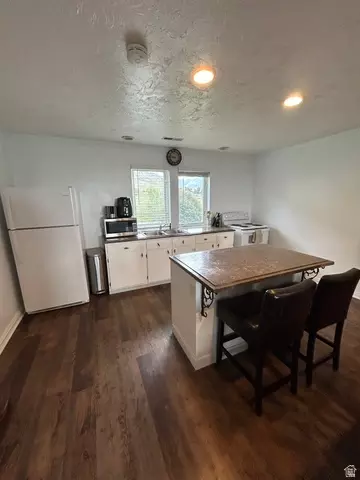 Kitchen - 4306 Elk Ln, Erda, UT 84074 photo 2 of 2