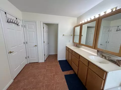 Bath - 4306 Elk Ln, Erda, UT 84074 photo 2 of 5