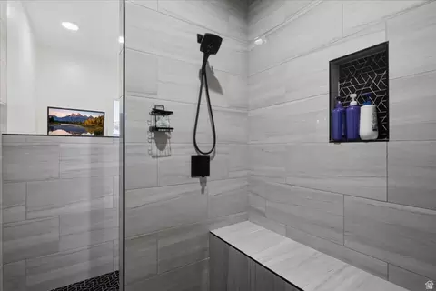 Bath - 4520 S 5400 W, Hooper, UT 84315 photo 2 of 4