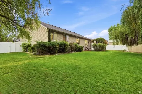 Exterior - 910 W Garden Cir, Nibley, UT 84321 photo 9 of 11