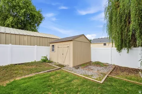 Exterior - 910 W Garden Cir, Nibley, UT 84321 photo 6 of 11