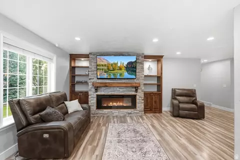 Living - 910 W Garden Cir, Nibley, UT 84321 photo 1 of 1