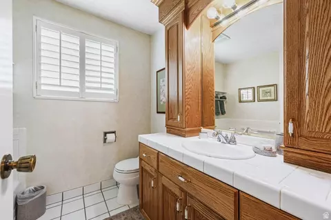 Bath - 2197 S Timothy Way, Bountiful, UT 84010 photo 3 of 5