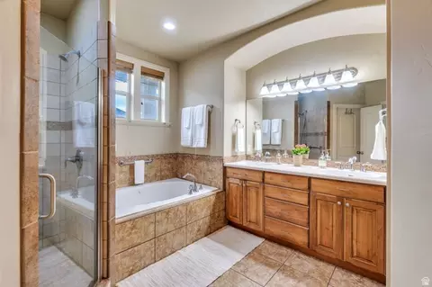 Bath - 2169 W Yarrow Dr, Mapleton, UT 84664 photo 2 of 5