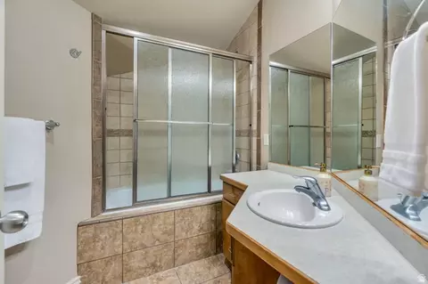 Bath - 2169 W Yarrow Dr, Mapleton, UT 84664 photo 4 of 5