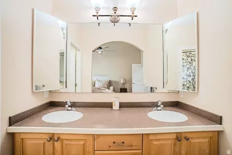 Bath - 1555 S 850 E, Orem, UT 84097 photo 2 of 4