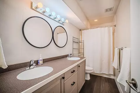 Bath - 1555 S 850 E, Orem, UT 84097 photo 4 of 4