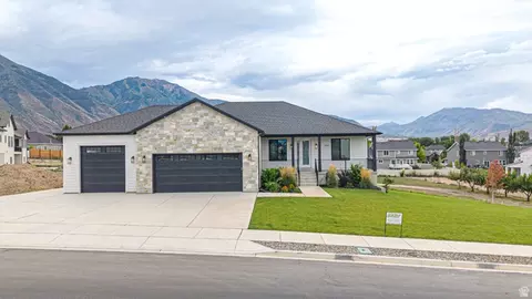 Exterior - 846 E 400 N, Salem, UT 84653 photo 5 of 11