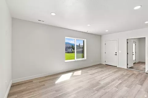 Living - 846 E 400 N, Salem, UT 84653 photo 5 of 5