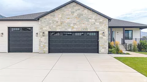 Exterior - 846 E 400 N, Salem, UT 84653 photo 7 of 11