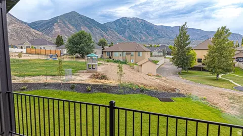 Exterior - 846 E 400 N, Salem, UT 84653 photo 2 of 11