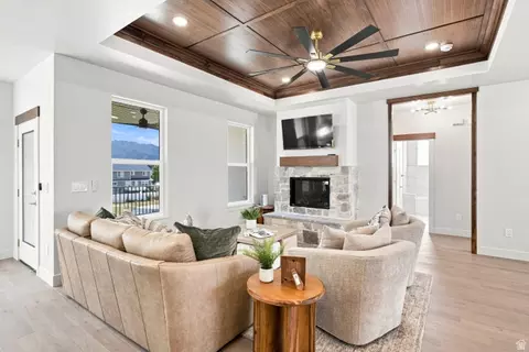 Living - 846 E 400 N, Salem, UT 84653 photo 3 of 5