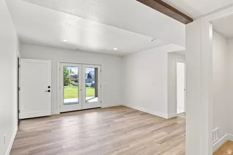 Living - 846 E 400 N, Salem, UT 84653 photo 4 of 5