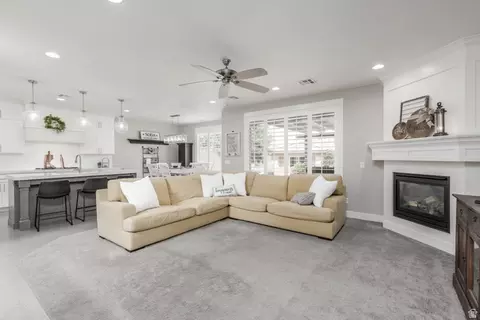 Living - 3934 S Saddleback Rd, Washington, UT 84780 photo 1 of 2