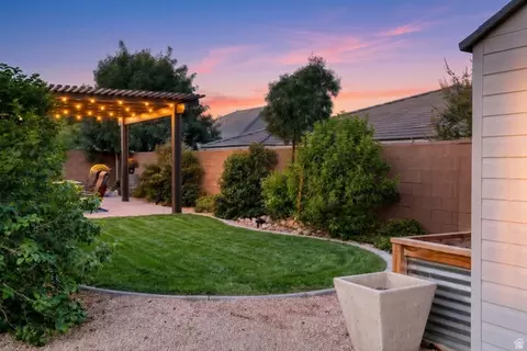 Exterior - 3934 S Saddleback Rd, Washington, UT 84780 photo 9 of 13